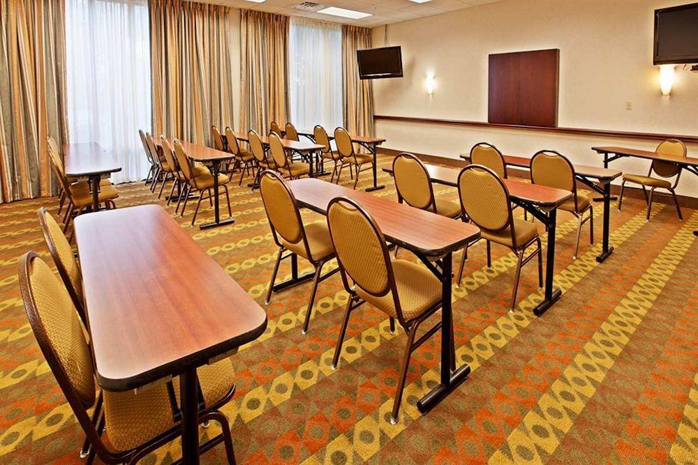 Hampton Inn Louisville Northeast Εξωτερικό φωτογραφία