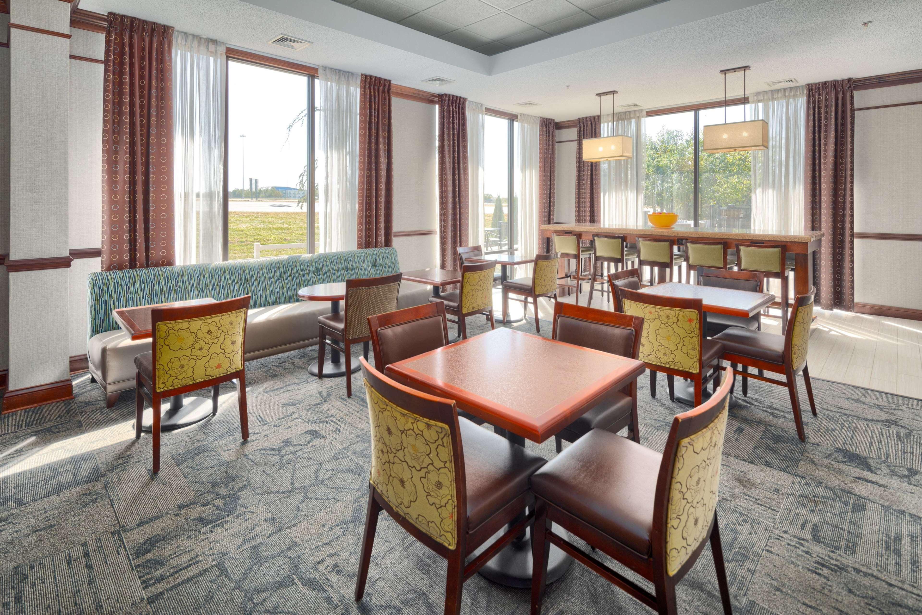 Hampton Inn Louisville Northeast Εξωτερικό φωτογραφία