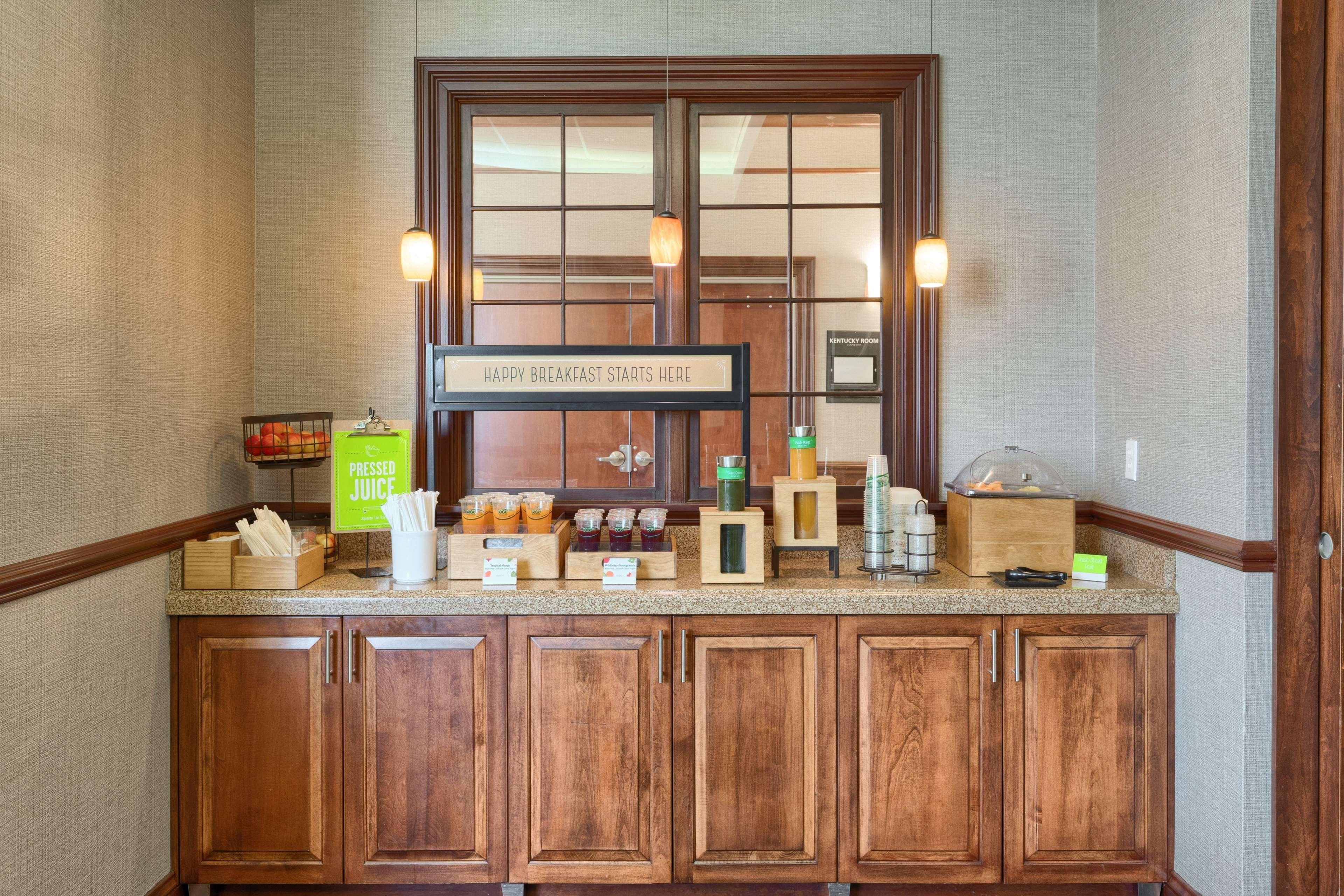 Hampton Inn Louisville Northeast Εξωτερικό φωτογραφία