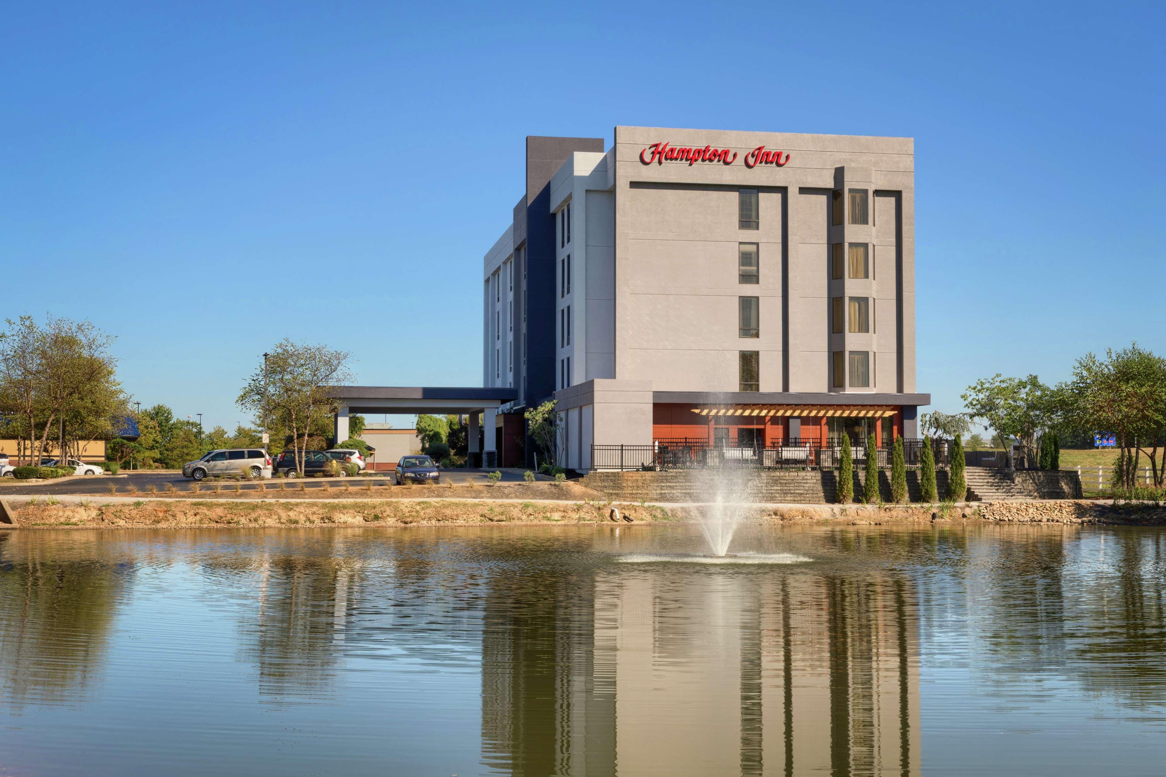 Hampton Inn Louisville Northeast Εξωτερικό φωτογραφία