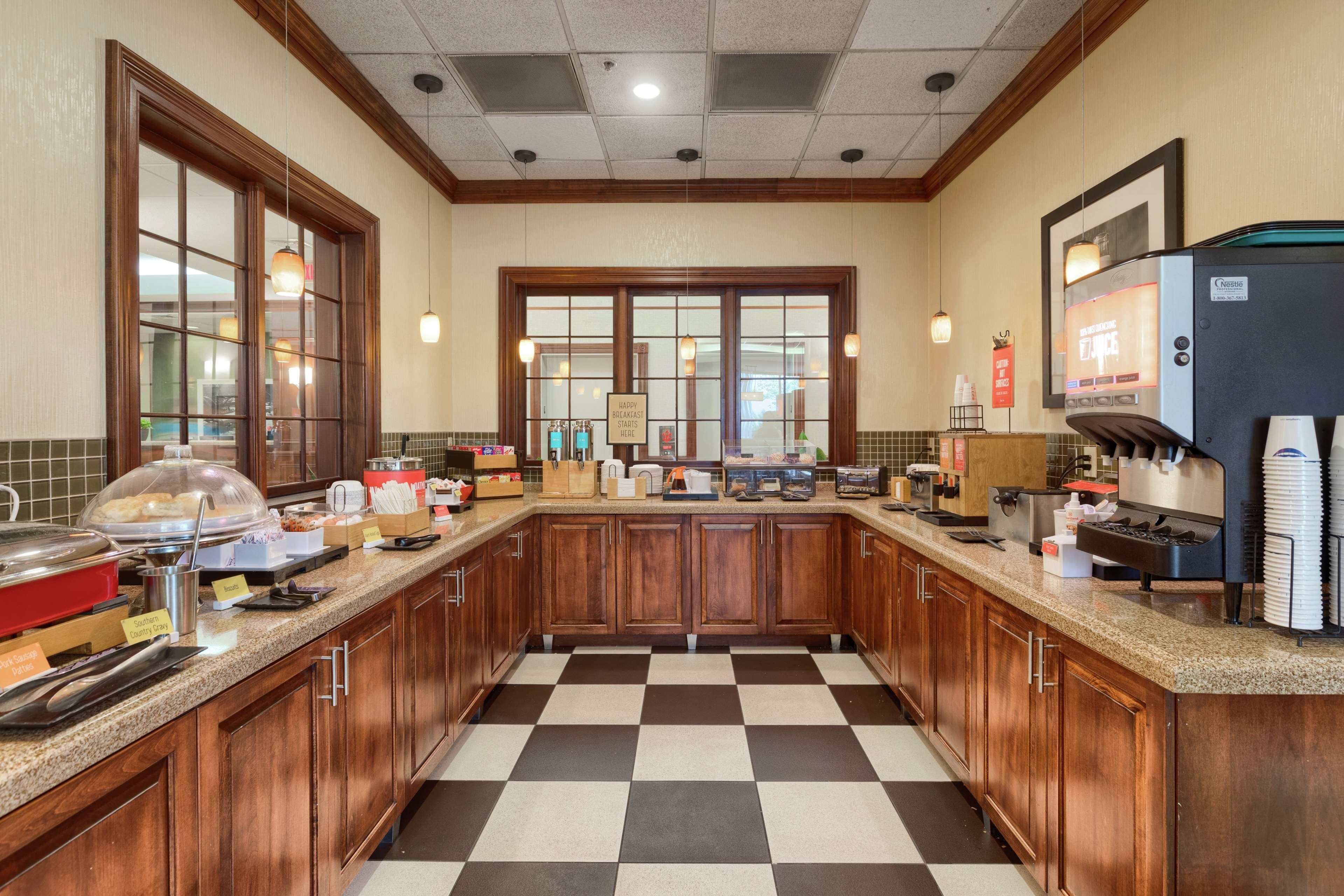 Hampton Inn Louisville Northeast Εξωτερικό φωτογραφία