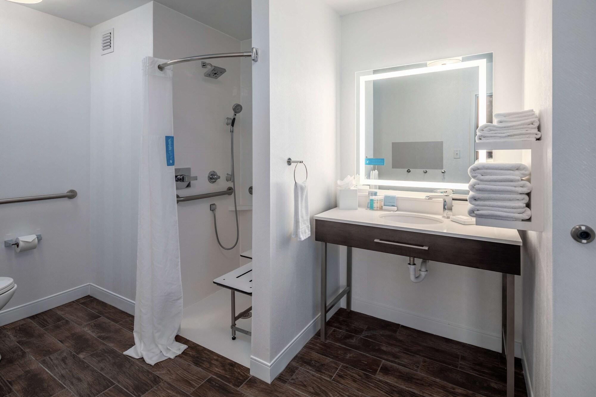 Hampton Inn Louisville Northeast Εξωτερικό φωτογραφία