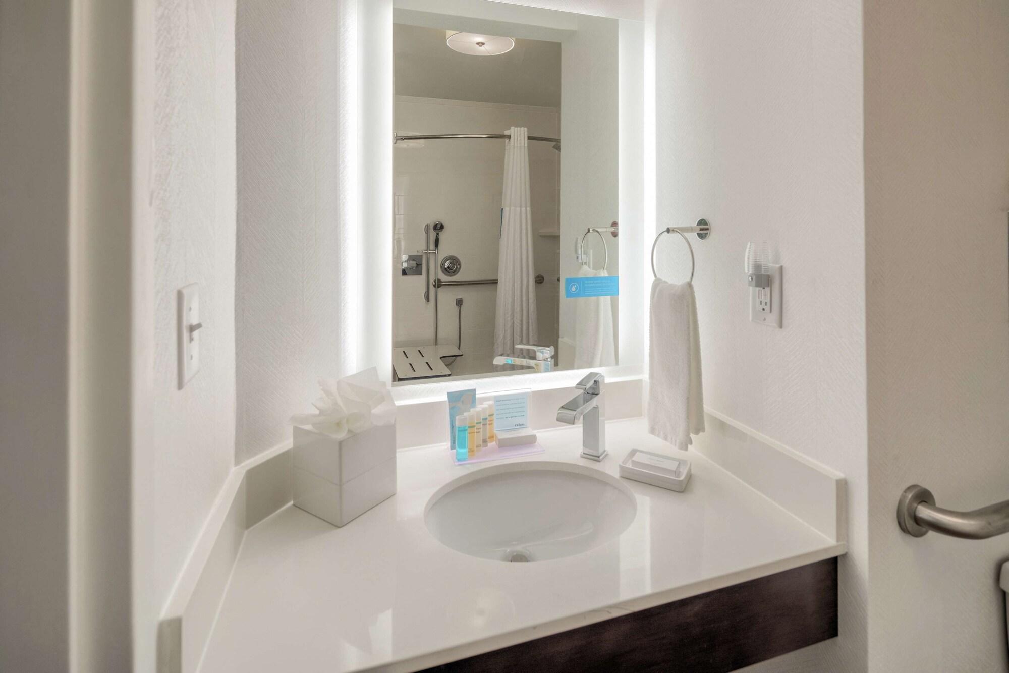 Hampton Inn Louisville Northeast Εξωτερικό φωτογραφία