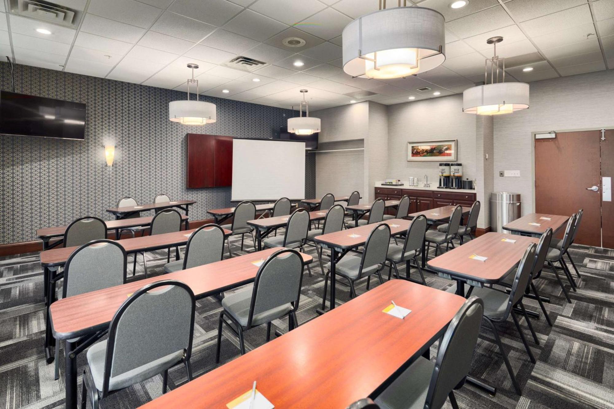 Hampton Inn Louisville Northeast Εξωτερικό φωτογραφία
