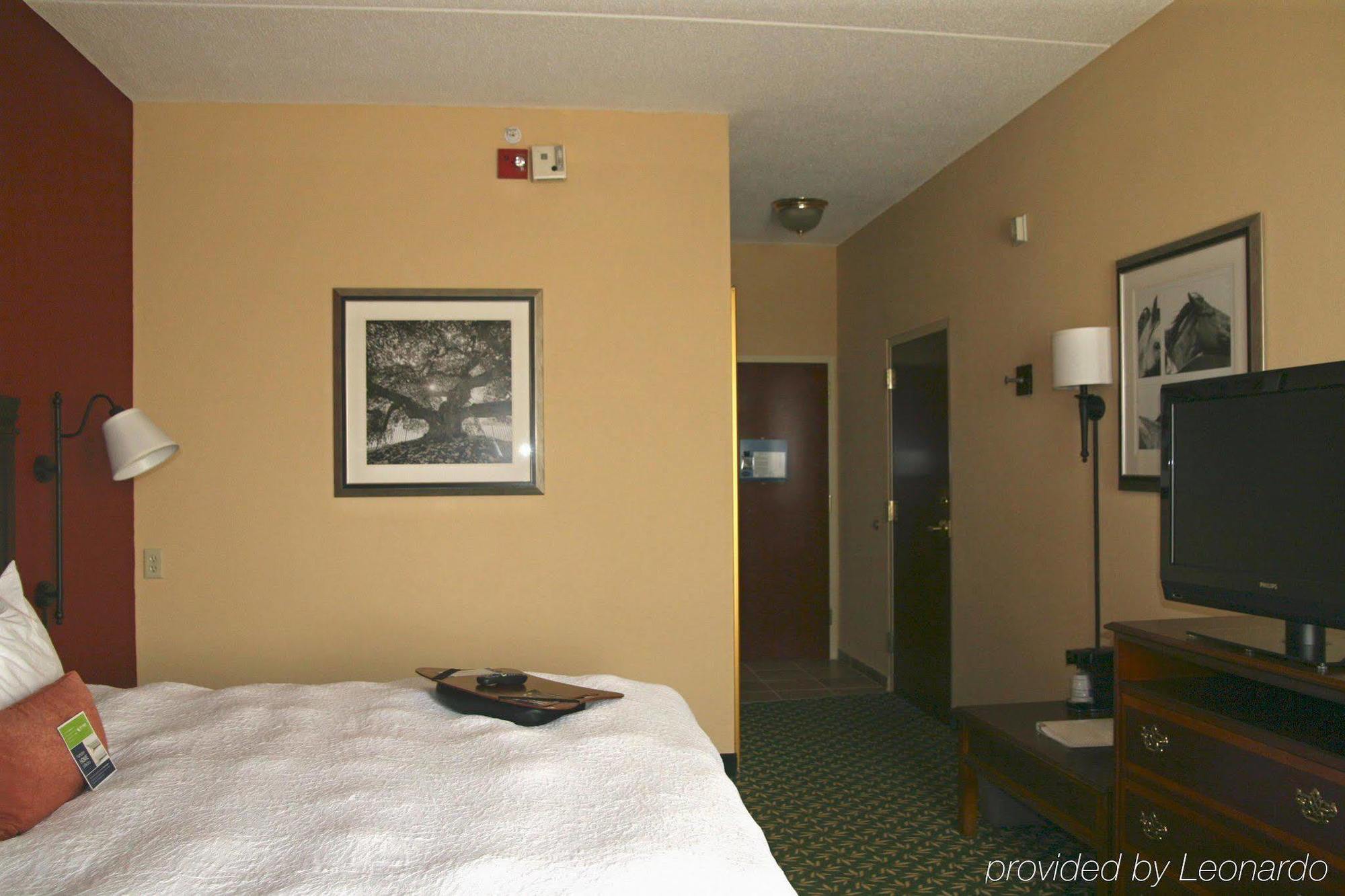 Hampton Inn Louisville Northeast Δωμάτιο φωτογραφία