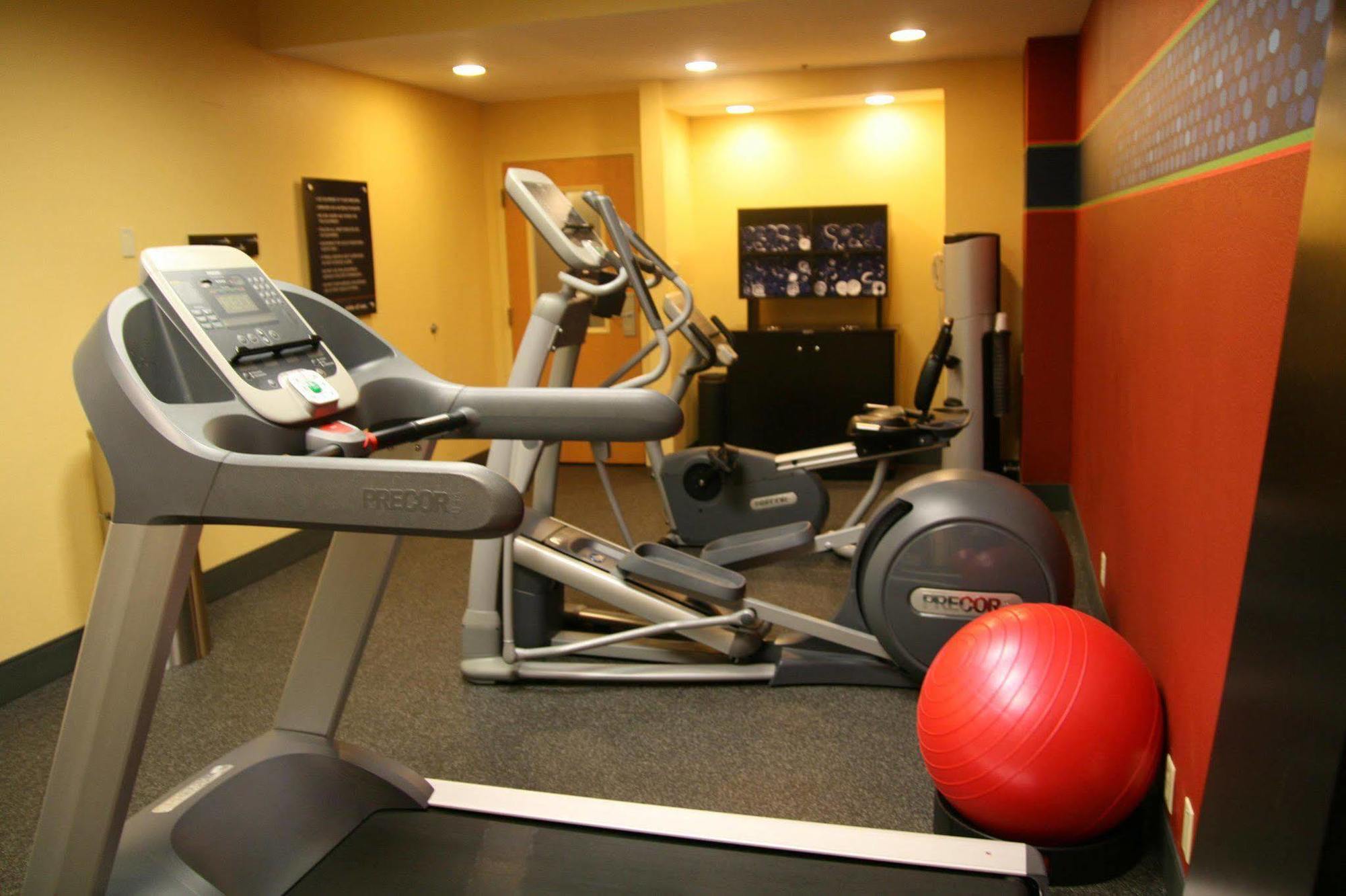 Hampton Inn Louisville Northeast Εξωτερικό φωτογραφία