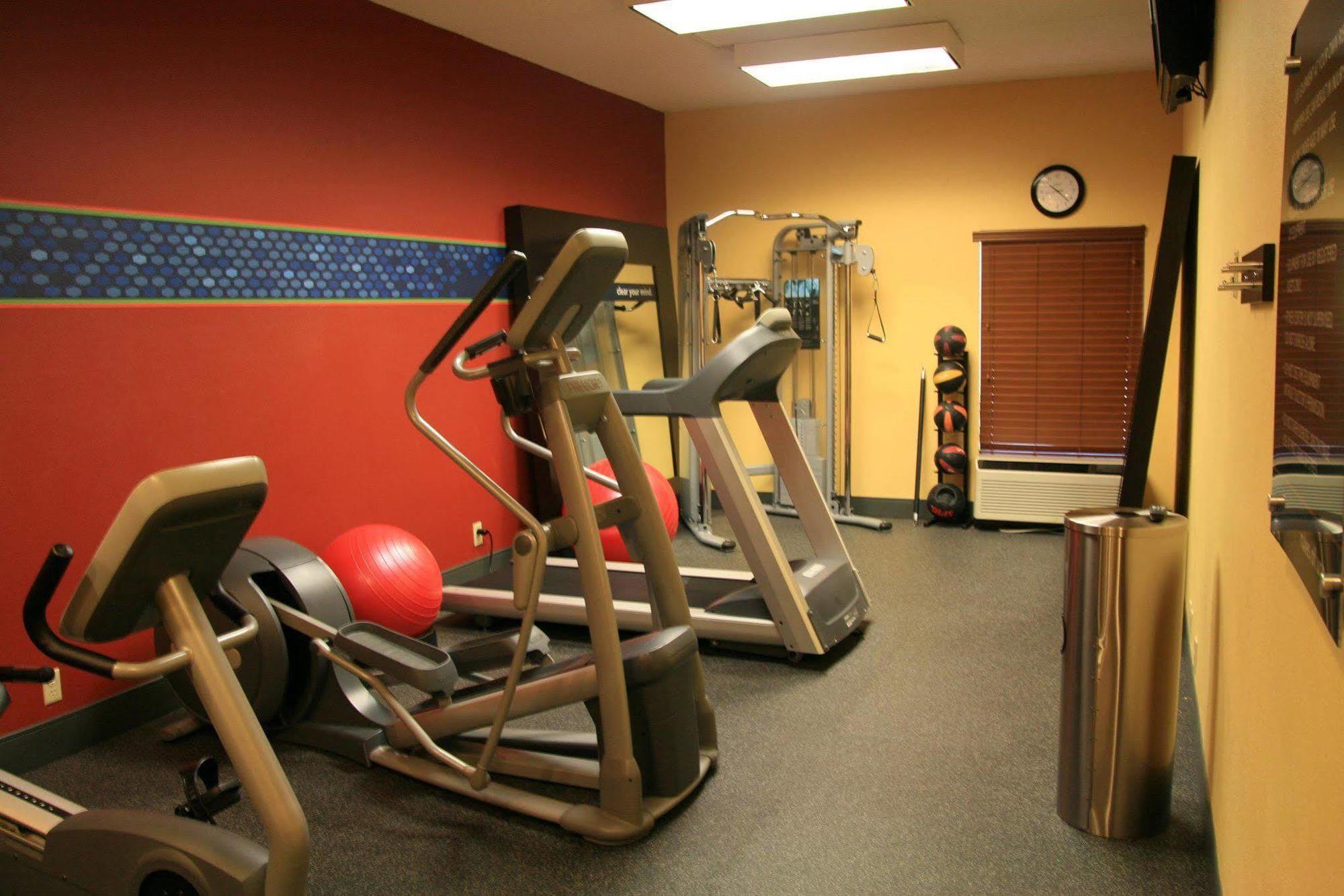 Hampton Inn Louisville Northeast Εξωτερικό φωτογραφία