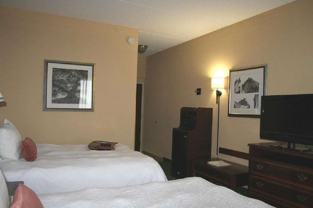 Hampton Inn Louisville Northeast Δωμάτιο φωτογραφία